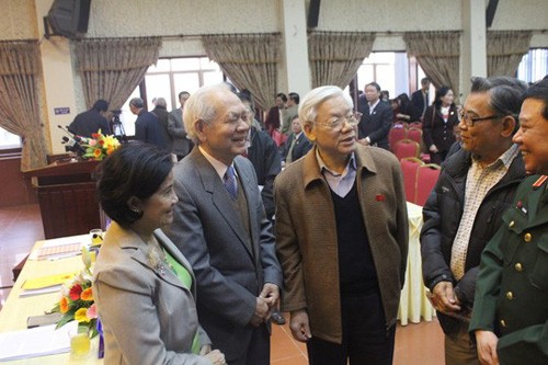 Party leader Nguyen Phu Trong meets voters in Hanoi - ảnh 1
